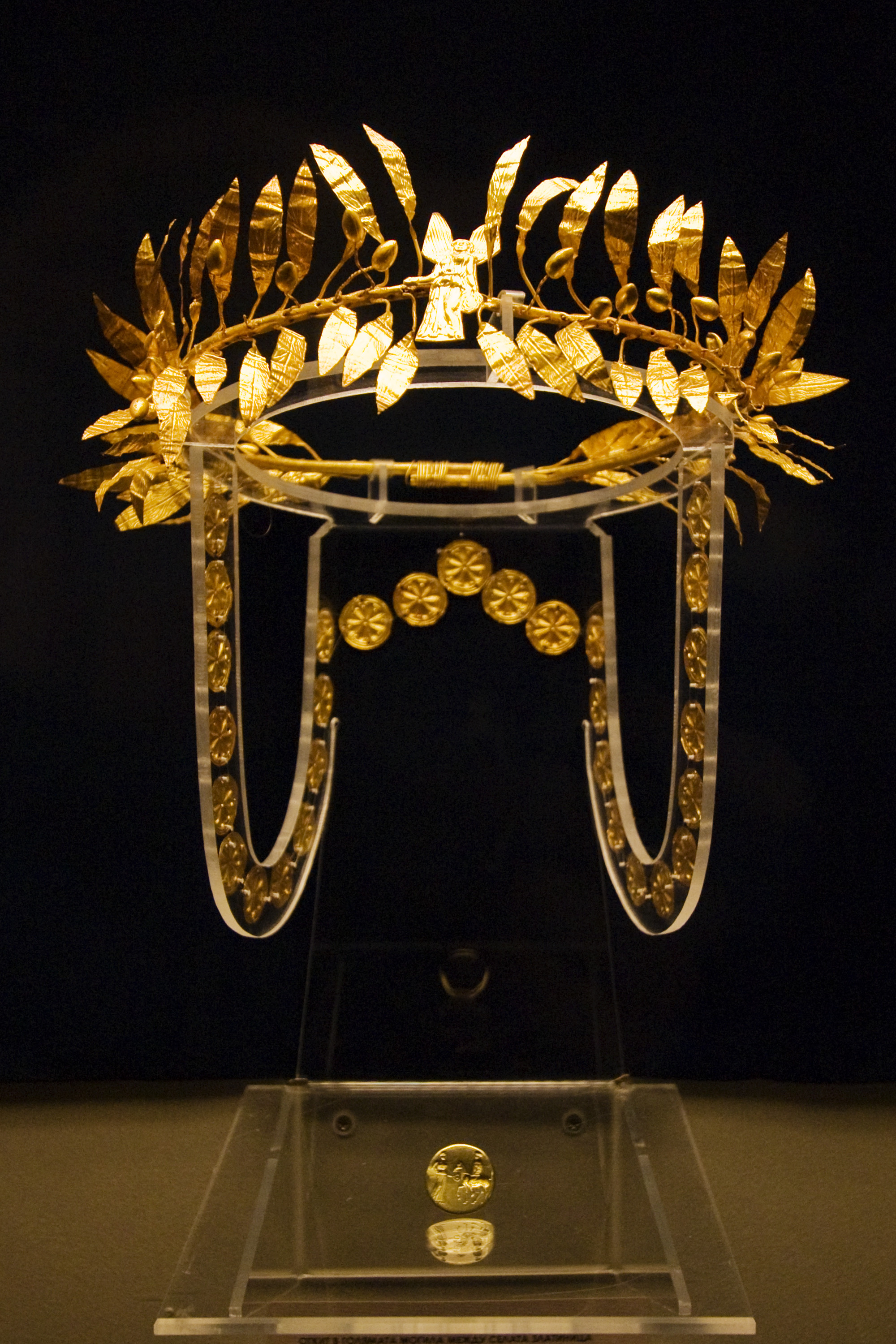 A golden wreath and ring from the burial of an Odrysian Aristocrat at the Golyamata Mogila tumulus mid-4th century BC