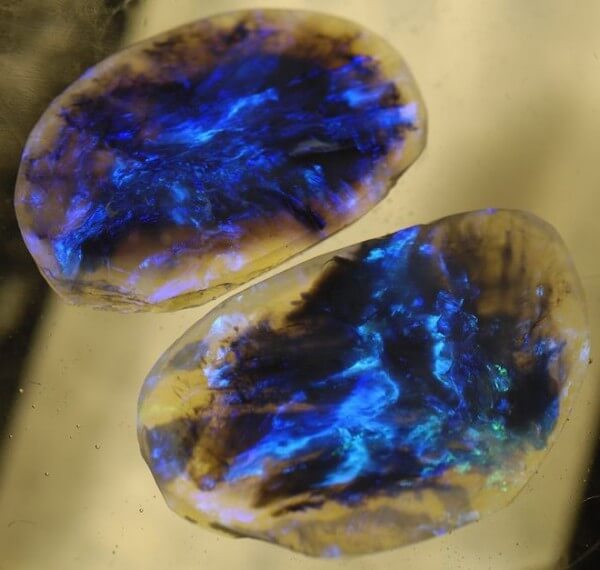amazing minerals and crystals - lightning ridge opal