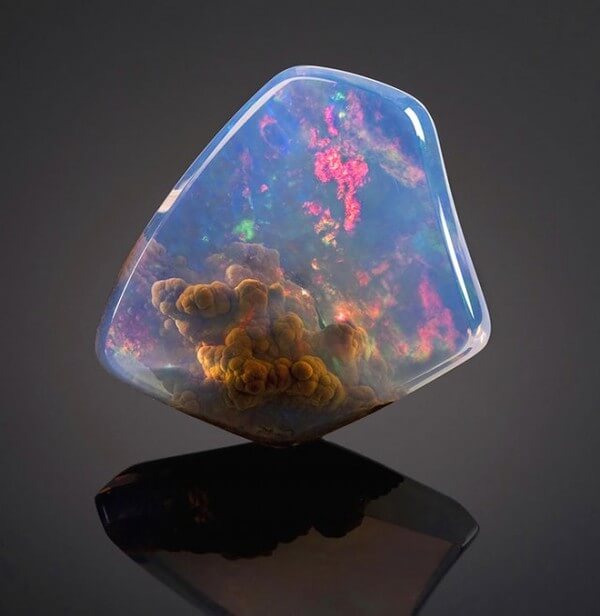 amazing minerals and crystals - contraluz opal