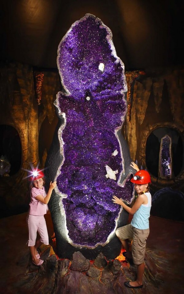 amazing minerals and crystals - uruguay amethyst geode