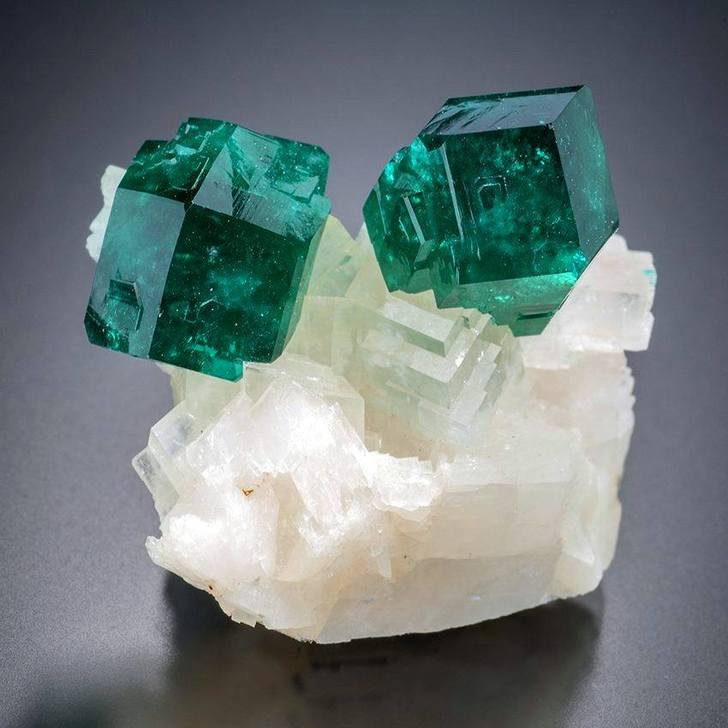 dioptase on calcite