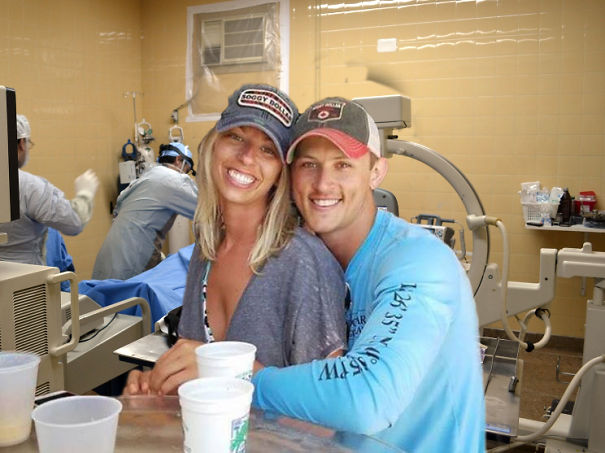photoshop couple in the surgery room instead of bar with fat dude.