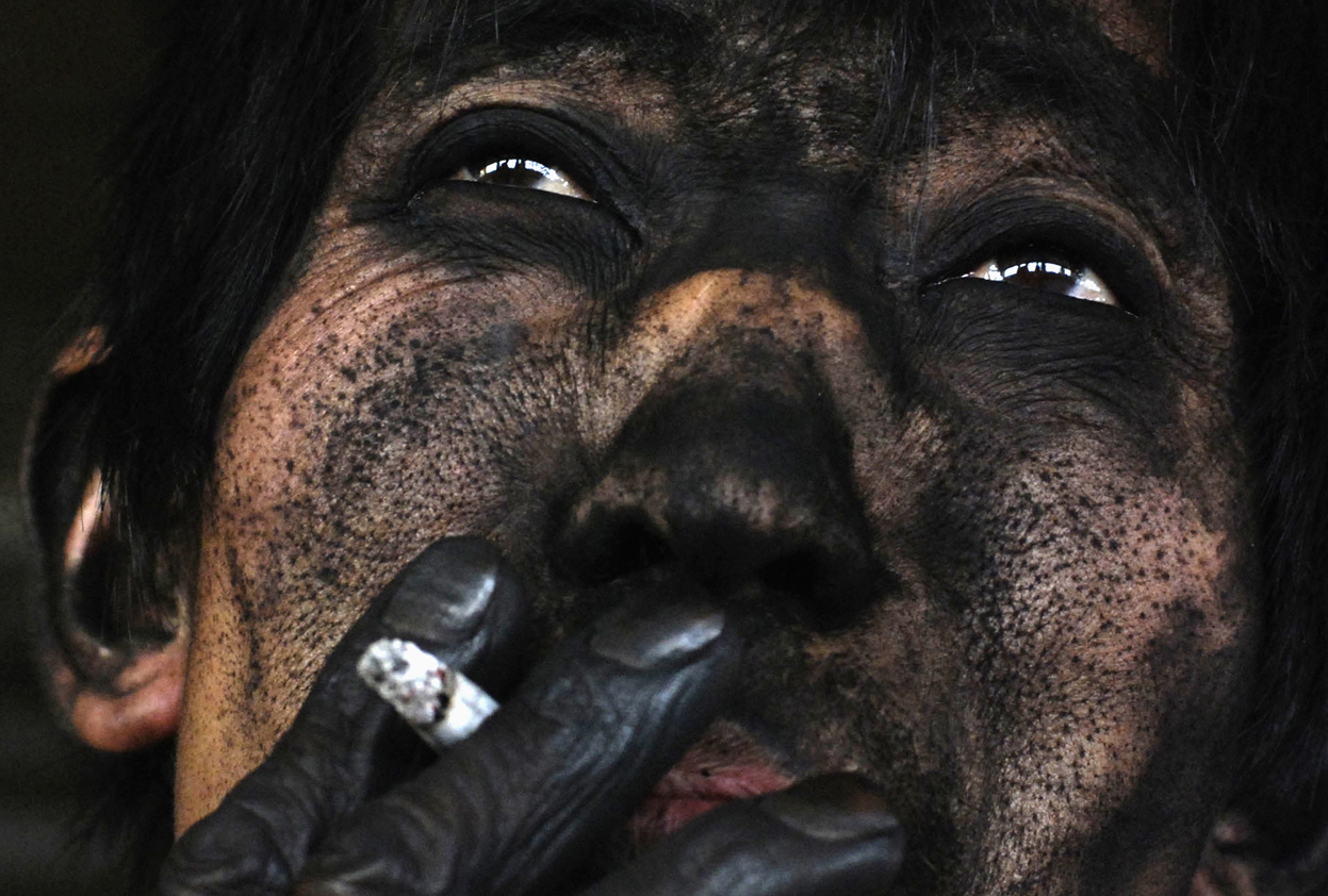 fascinating photos - chinese coal miner