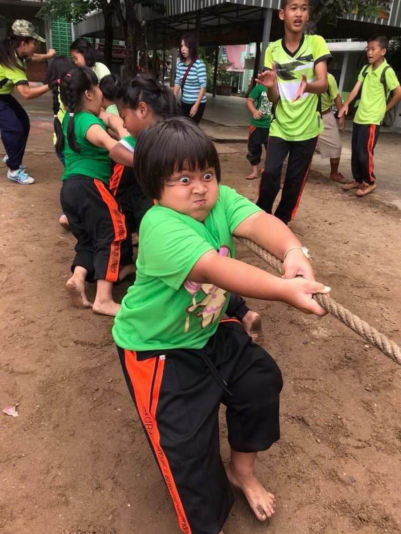 daily dose of awesome - tug of war kid - 20