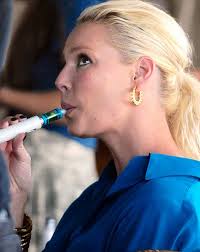 celebrities who vape