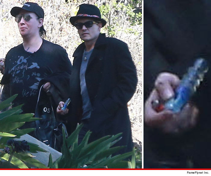 marilyn manson and johnny depp high - Fame Flynet Inc.