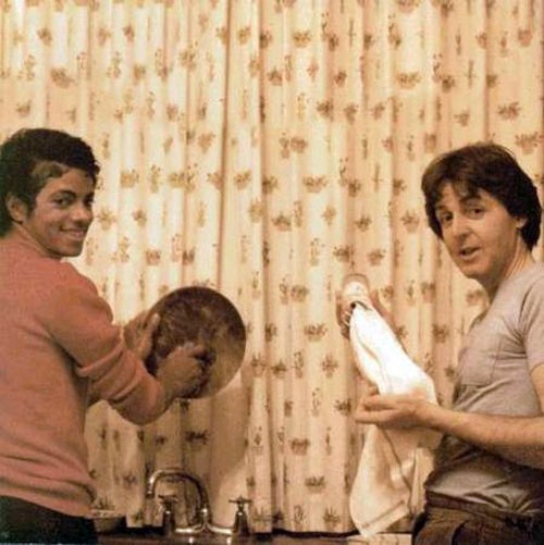 Michael Jackson and Paul Mccartney doing dishes