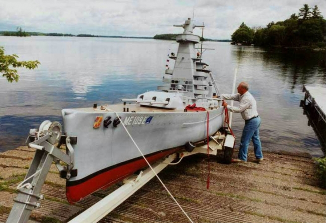 Minetureized battleship