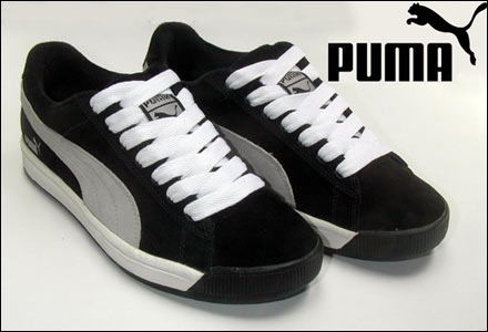 Wide skate shoes with fat laces