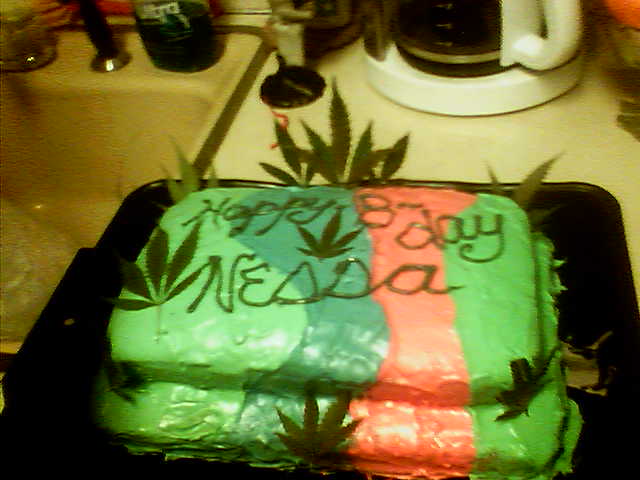 This is my Gfs birthday cake, made with ganja cakeicing. real pot leaves.