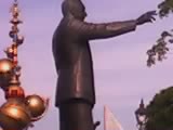 Funny picture of Walt Disney statue from the side