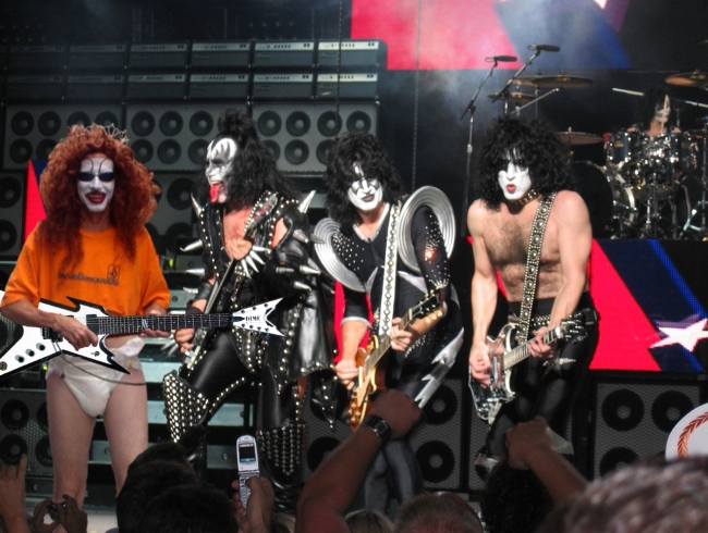 Kiss presents their new member... Roland!