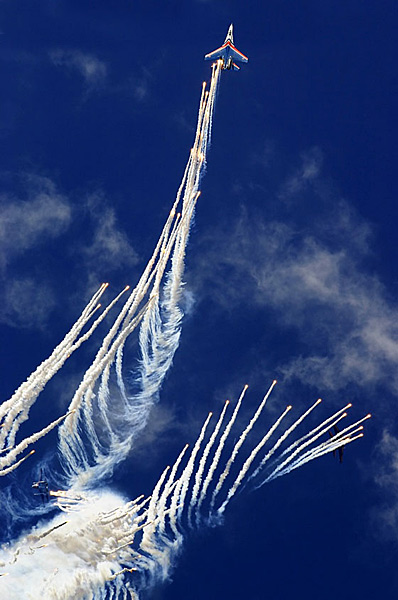 Airshow smoke missiles