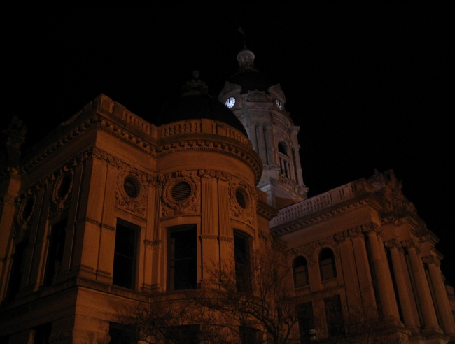 Night pic of the court house