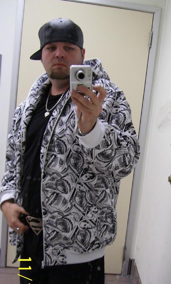 this 35 year old idiot is a wannabe thug... he's gay and these are his myspace pics