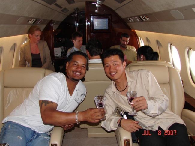 red sox players celebrating on a private jet after 2004 world series