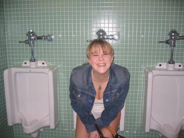 39 Pics Of Pretty Girls Peeing In Places They Shouldnt Gallery