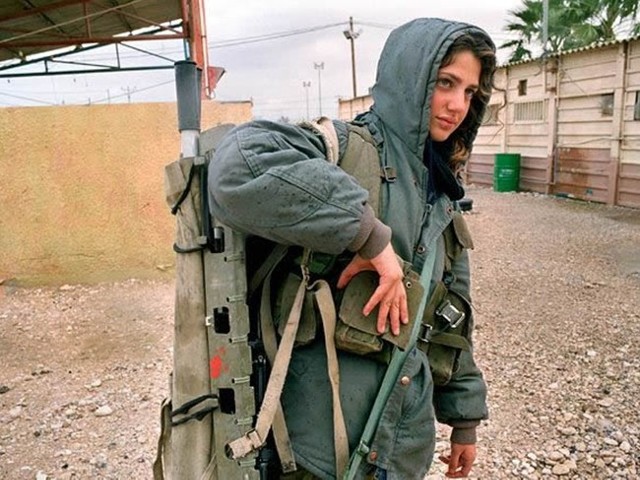 Girls in the Israeli Army