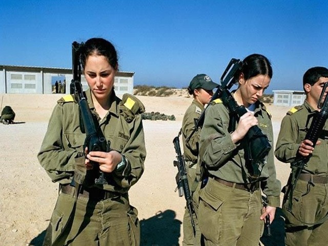 Girls in the Israeli Army