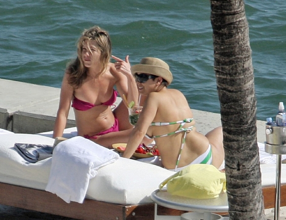 Jennifer Aniston Bikini