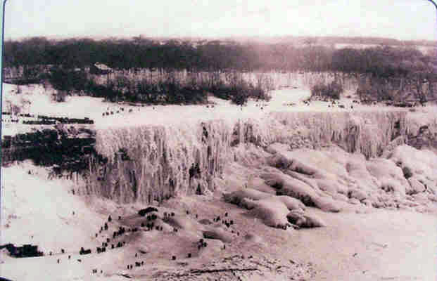Amazing pictures of Niagara Falls frozen