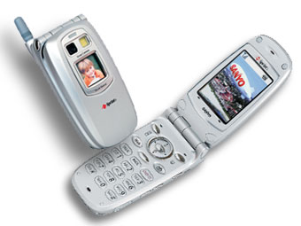 2002: Sanyo SCP-5300 with camera phone