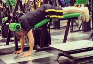 These gym members are clearly clueless when it comes to working out...