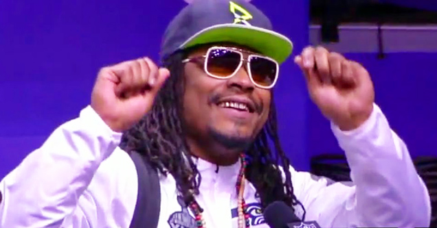 marshawn lynch wearing shades and hat