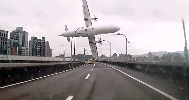 transasia plane crashes into bridge