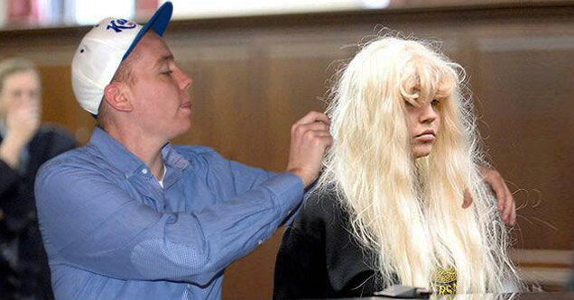 guy photoshops himself into a picture of amanda bynes at court