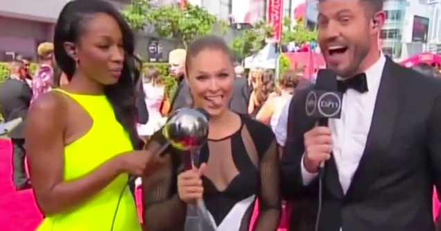 Rousey Destroys Floyd Mayweather At ESPYS