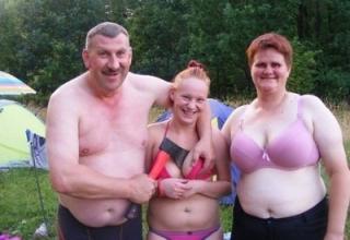 Family Incest - 17 Disturbing Family Photos - Funny Gallery | eBaum's World