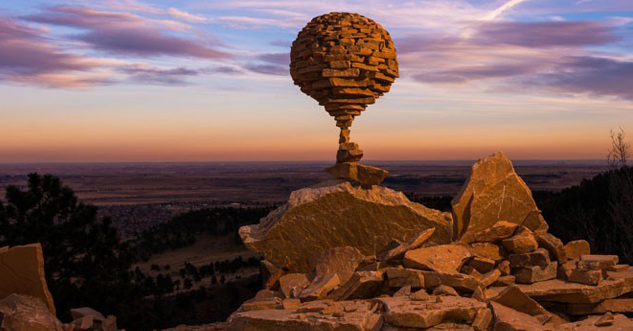 Guy Balances Stones That Defy Gravity