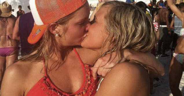 Scientists Discovered That Most Women Are Either Bisexual or Lesbian