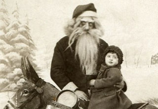 21 photos of Santa more horrifying than anything you’ve seen before.