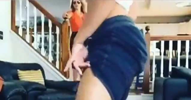 Mom Walks In On Daughter Twerking