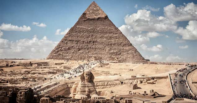 Thrill Seekers Illegaly Climb To Top Of Great Pyramid Of Giza!