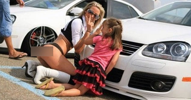 28 Mothers That Really Need A Bad Parenting Award