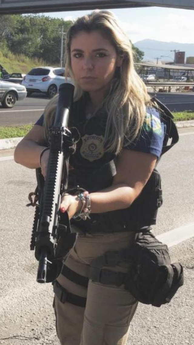 Brazil's “Hottest Cop” Lives Up To Her Name - Wow Gallery | eBaum's World