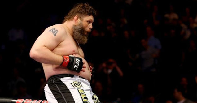 Chunky MMA Fighter Makes Quick Work of His Muscular Opponents