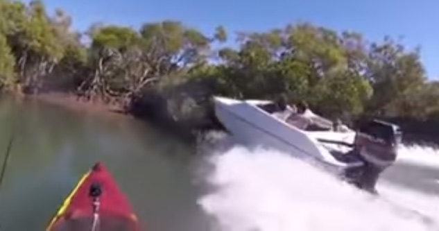 Huge Moron Wrecks His Speedboat