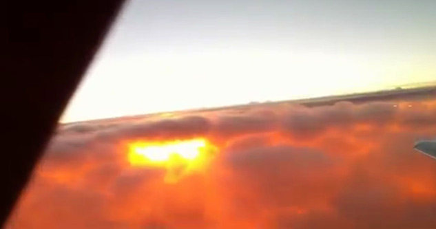 Pilot Claims To Have Captured An Aircraft Flying Through The Sun