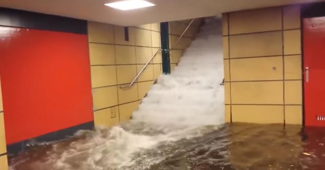 This is Why You DO NOT Go Into The Subway During Flooding