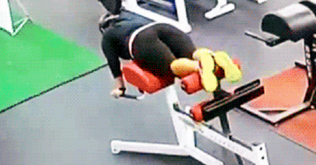 girl using machine wrong in gym