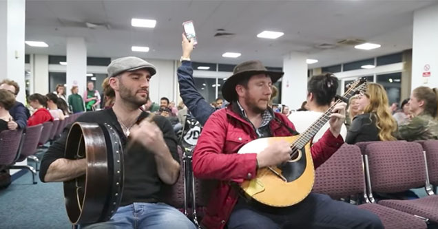 irish bands helps pass the time during a delayed flight