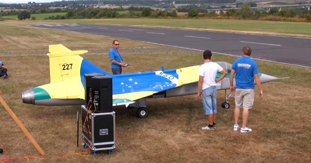 Huge RC Jet  Disintegrates After Takeoff