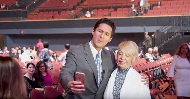 fake joel osteen sneaks into a real joel osteen event