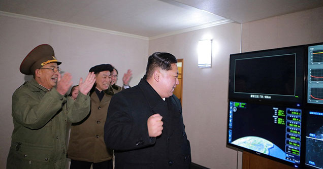 Welcome to the eBaum's World Photoshop Contest #109 - Fist Pump Kim