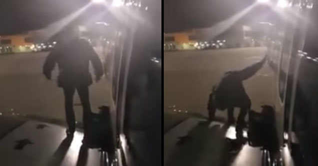 Fed Up Passenger Opens Emergency Exit Walks Out of Delayed Plane