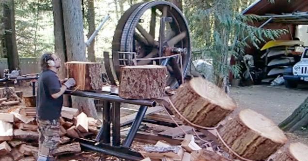 cool vid of a dangerous wood cutting machine that is huge| dude with a wood cutter on a conveyor belt